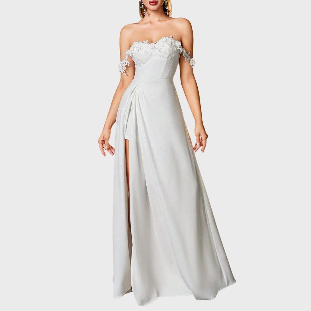 Moonlight Serenade: Stilren off-shoulder klänning med 3D-blommor