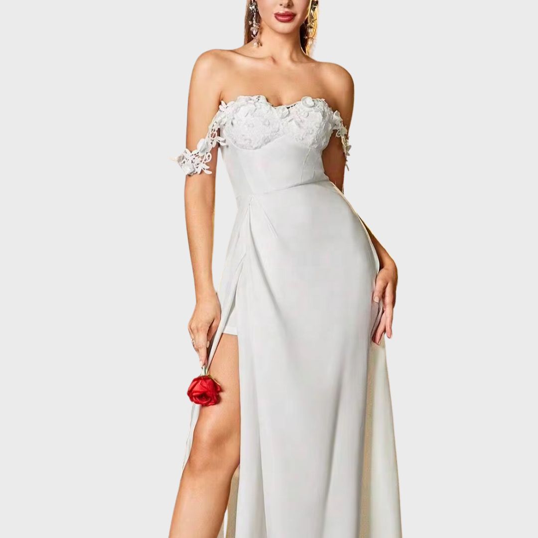 Moonlight Serenade: Stilren off-shoulder klänning med 3D-blommor