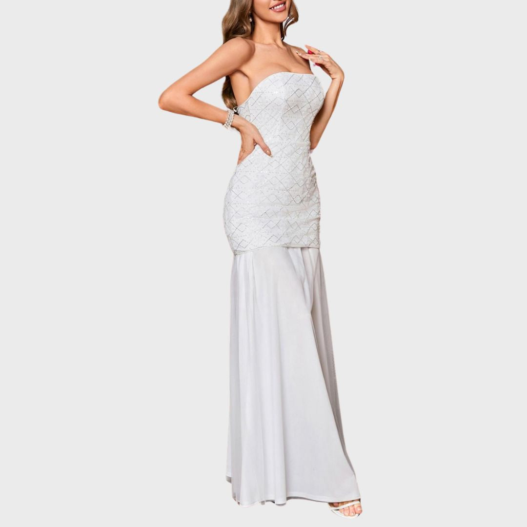 Pearl White Night: Elegant vit aftonklänning med skimrande detaljer