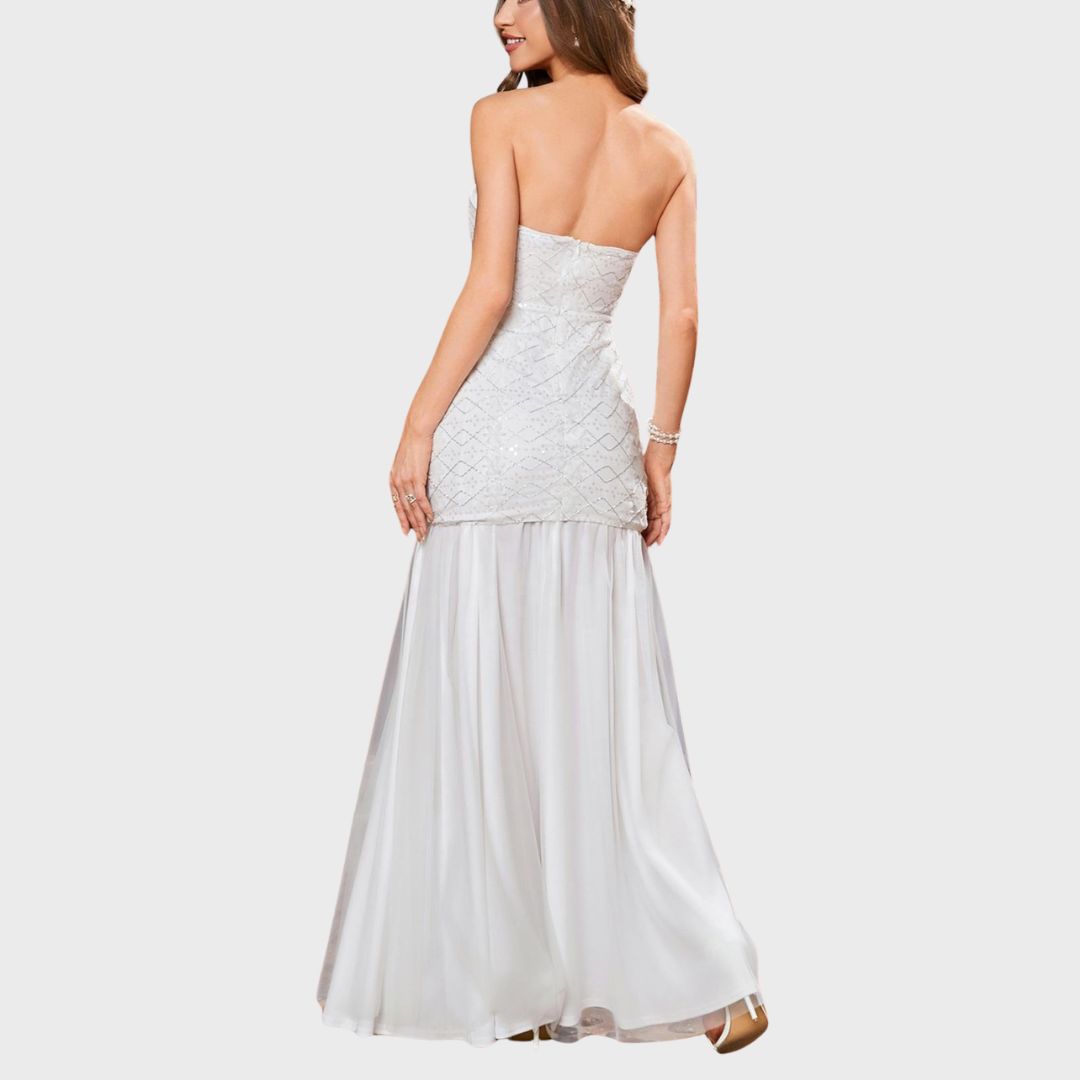 Pearl White Night: Elegant vit aftonklänning med skimrande detaljer