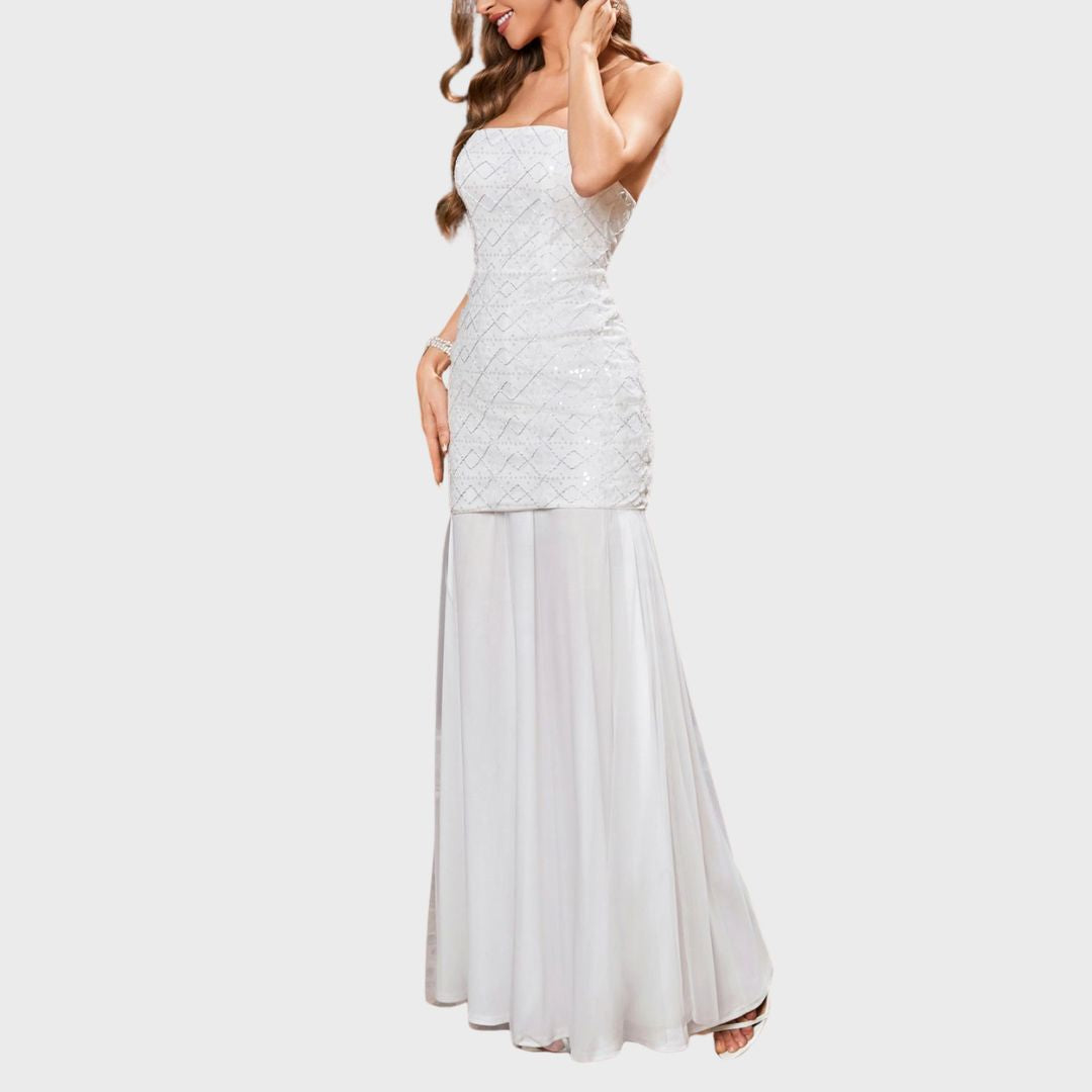 Pearl White Night: Elegant vit aftonklänning med skimrande detaljer